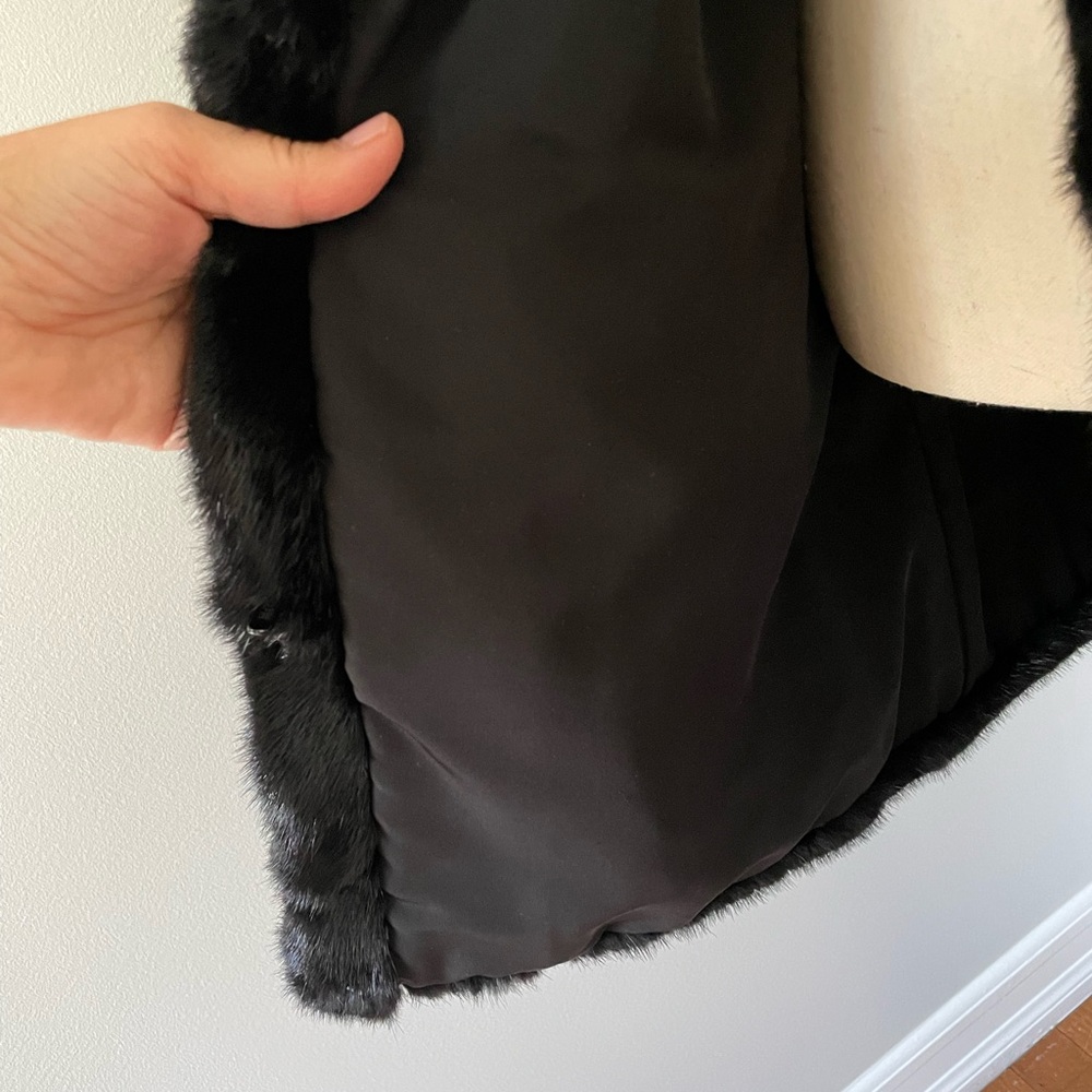 Stylish modern mink coat - Picture 9 of 12